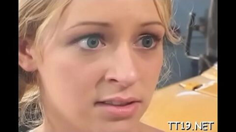 Girl’s wazoo left gaping