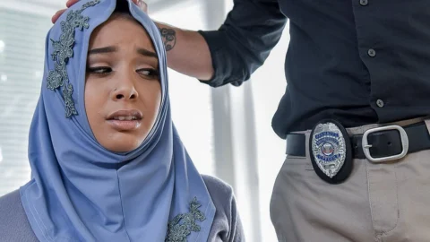 Curvy babe Aaliyah Hadid in hijab gets anal from agent