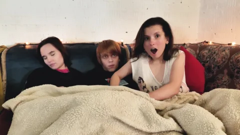 Threesome Tais with Friends