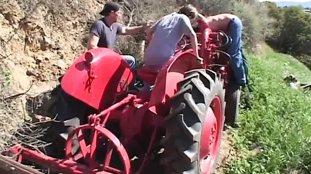 Black MILF with huge jugs runs into a horny group of guys and gets hardcorte gang bang