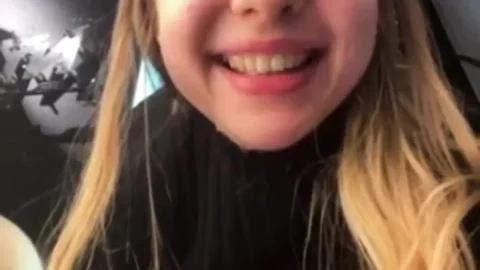 Jucielussie eating pants in public shopping