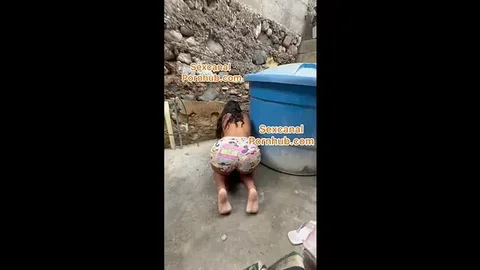 Neighbor’s curves draw an intimate, private encounter