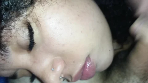 SHE WANTS CUM ON HER LITTLE BITCH FACE, THE CUCKOLD FILLS WITH ALL THE HORNINESS