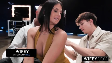 Wifey Hubby Watches as His Horny Wife Sienna Rae Gets Double Penetrated in Front of Him