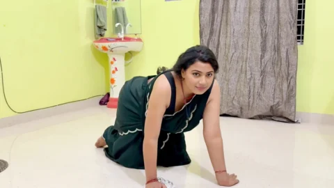 Kam wali bai landlord Affair – Big Boobs Indian Maid fucked by Big dick Malik For Extra Pay, Full Hindi Video Viral