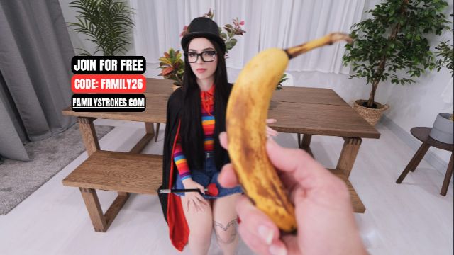Scarlett’s Deepthroat Magic Show Begins