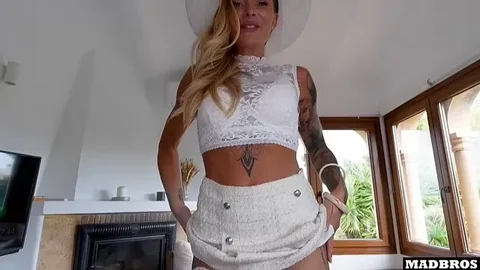 French Airbnb Owner Seeks Discreet Encounter